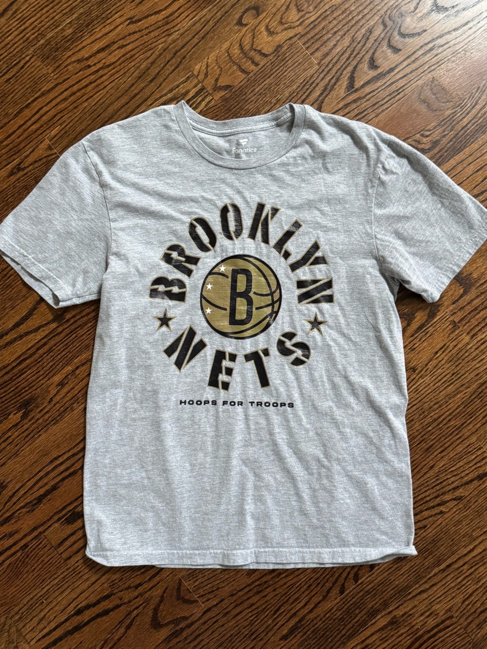 Men’s Fanatics NBA Brooklyn Nets hoops for troops tee shirt medium